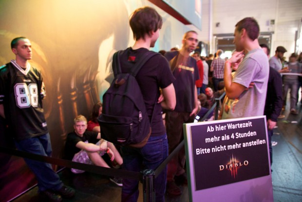 Die Schlange für Diablo 3 war immer lang. (Bild: Michael Wieczorek)
